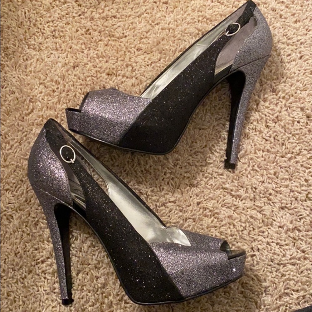 GUESS women’s size 8.5 black/silver heels